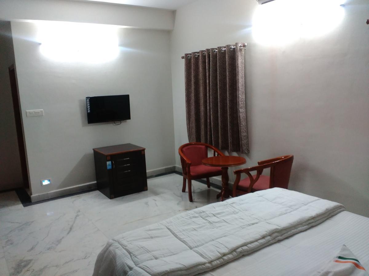 Fresh Living Prime Banjara Hotell Hyderabad Eksteriør bilde